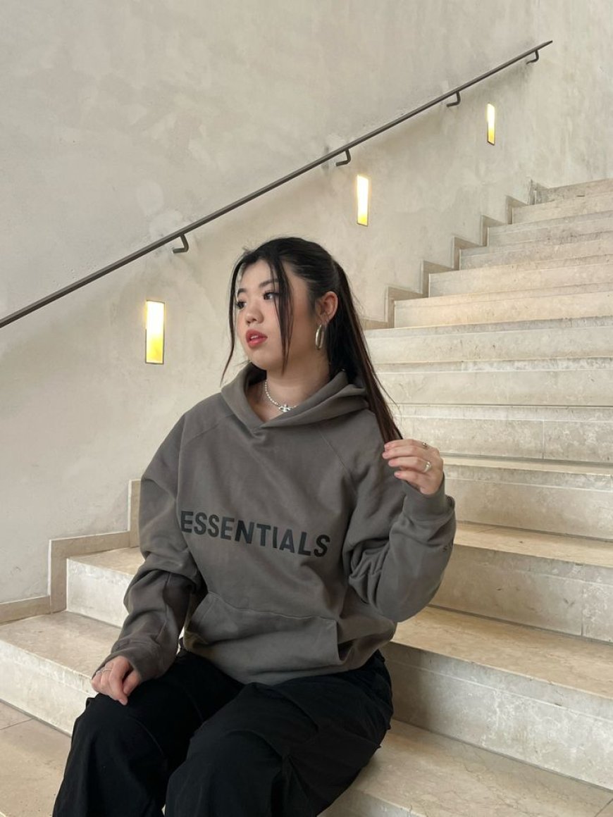 The Essential Hoodie: A Simple Yet Stylish Choice