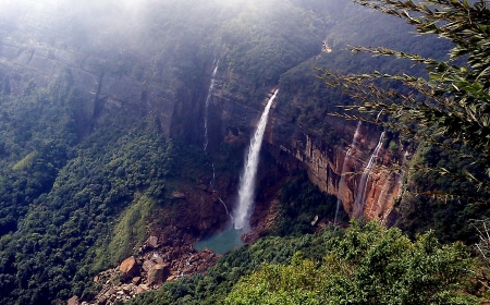 Explore Nature with the Best Cherrapunji Tour Package