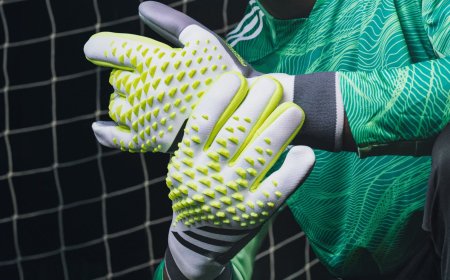 What’s the Role of Wrist Support in Goalkeeper Gloves?