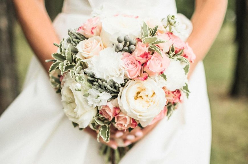 Choose rpofessionals at Flowers Mart for best flower bouquet