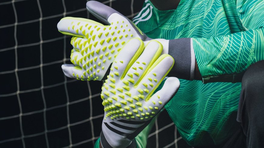 What’s the Role of Wrist Support in Goalkeeper Gloves?